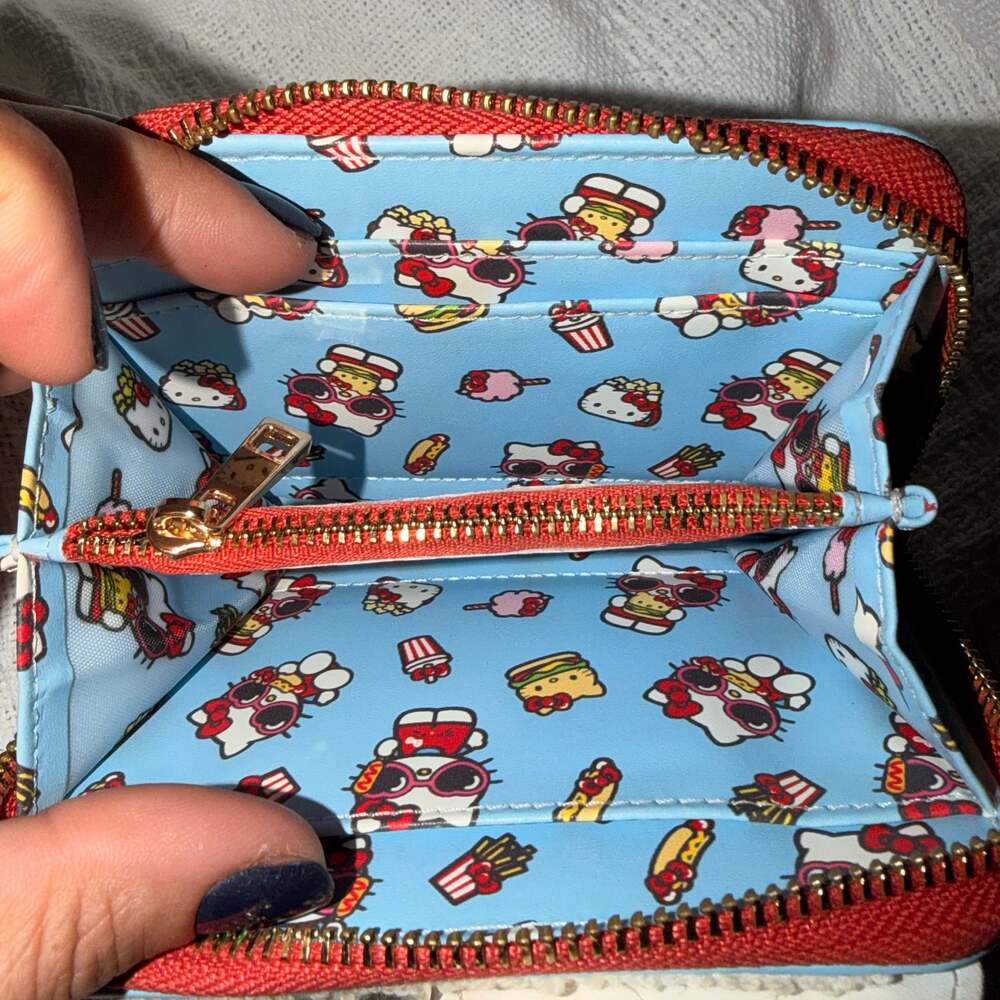 Hello Kitty Sanrio Universal Studios - image 2